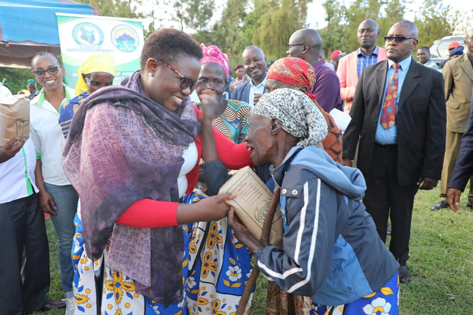 Issuance of 1,852kgs of sorghum seed to 463 farmers .